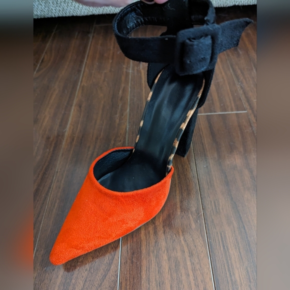 Fashionable Chunky Heels - Picture 2 of 4